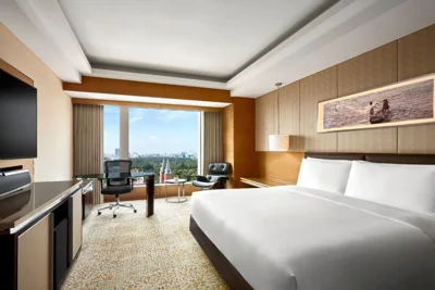 라운지 이용이 가능한 이그제큐티브 킹룸 — JW Marriott Hotel and Suites Saigon